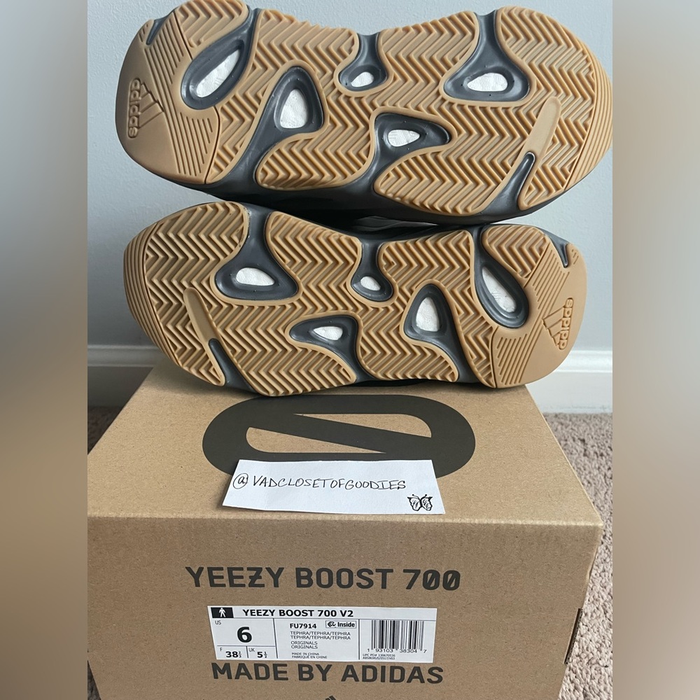 Yeezy 700 “Tephra” - Picture 15 of 15